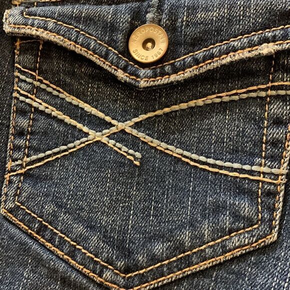 Aeropostale Size 7/8 Denim distressed bermuda cuffed shorts - Picture 3 of 12